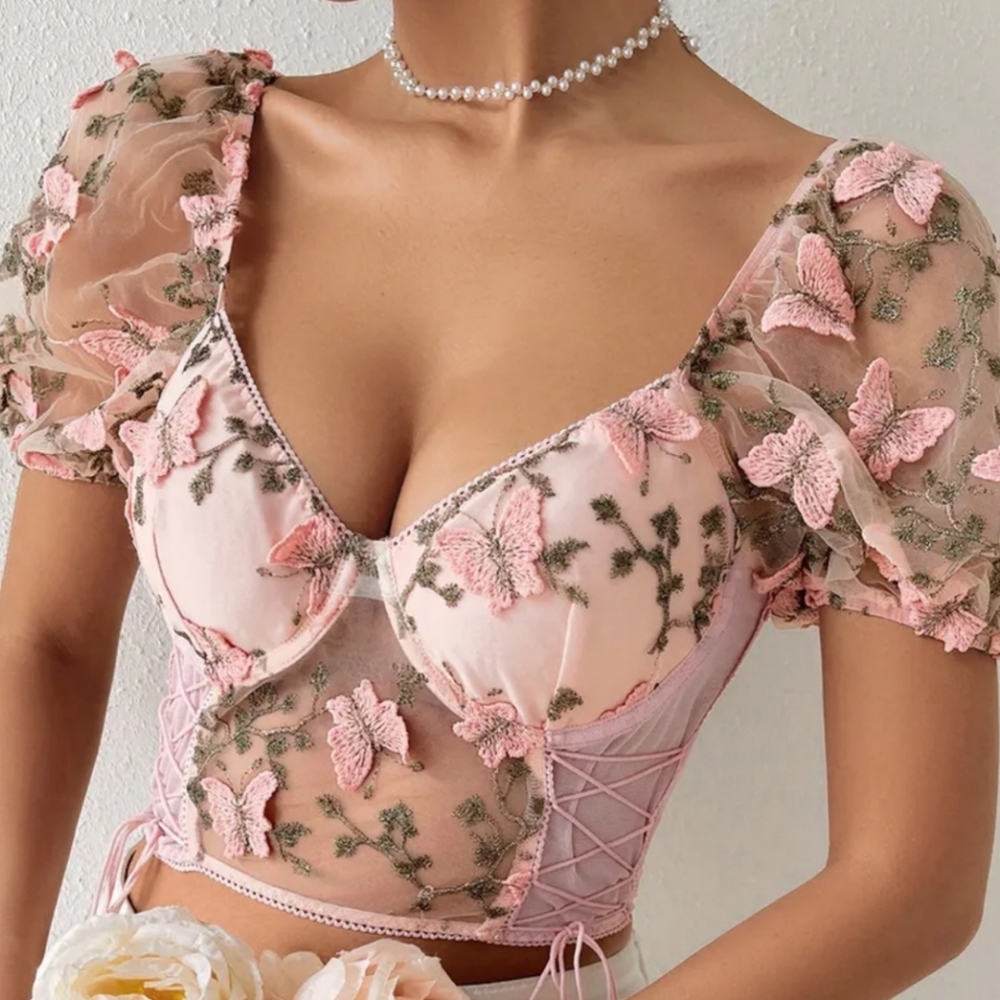 Embroidered Sweetheart Neck Short Sleeve Lace Trim Blouse NWT